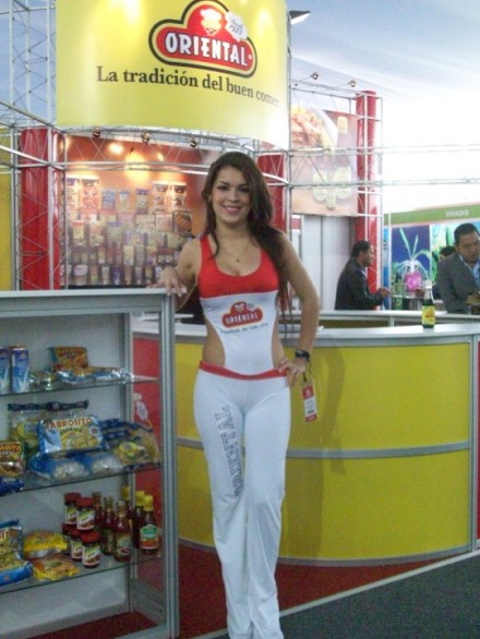 Trajes de Annfitrionas en Gamarra